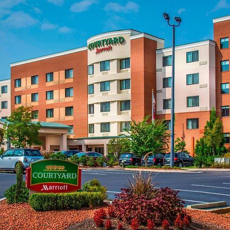 Courtyard Greensboro Airport Exterior foto