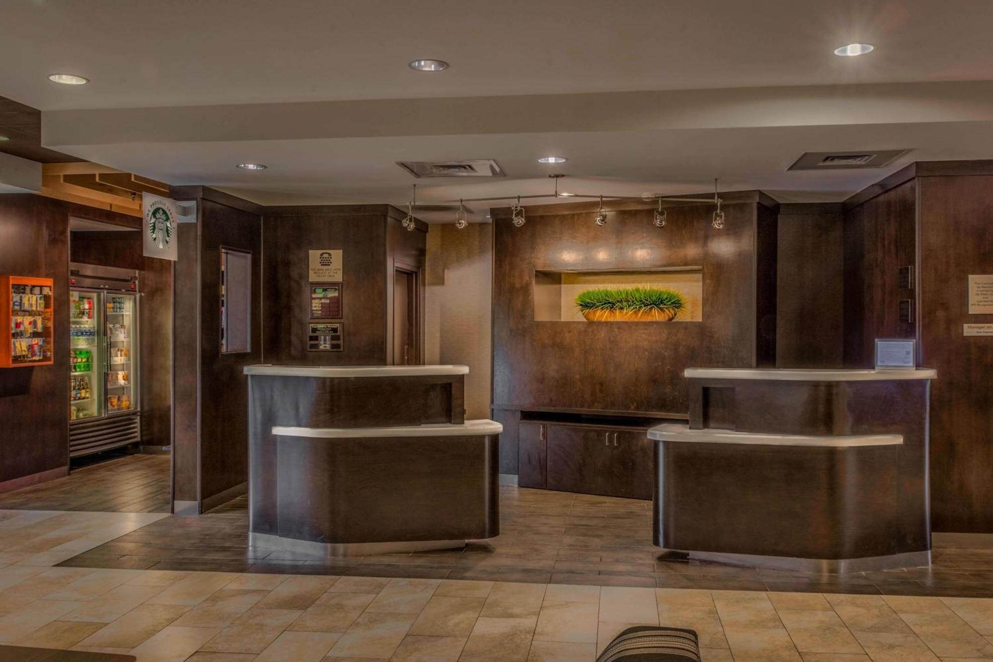 Courtyard Greensboro Airport Exterior foto