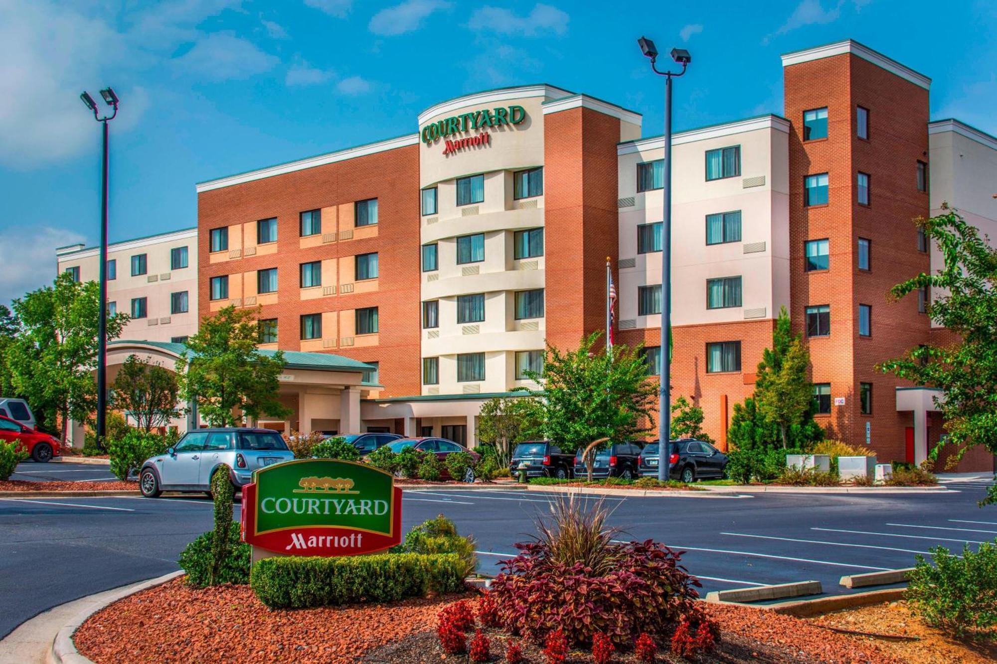 Courtyard Greensboro Airport Exterior foto
