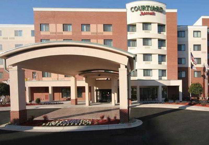 Courtyard Greensboro Airport Exterior foto